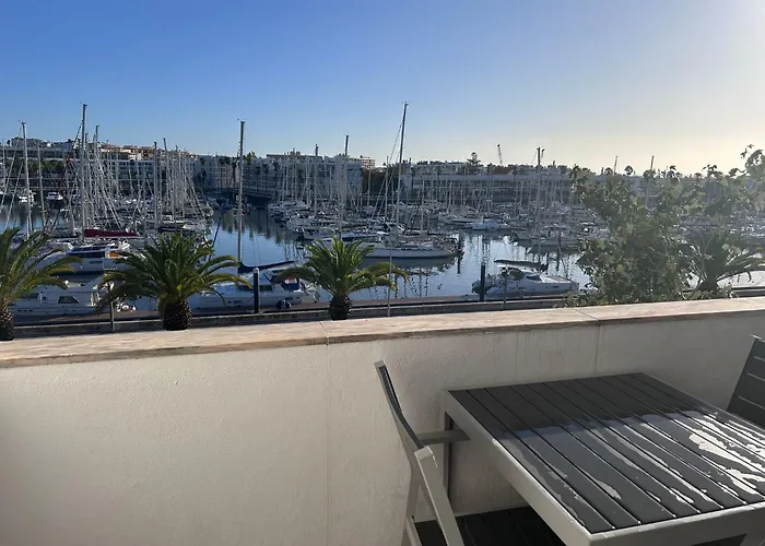 Central Lagos Apt With Marina Views Near Beaches