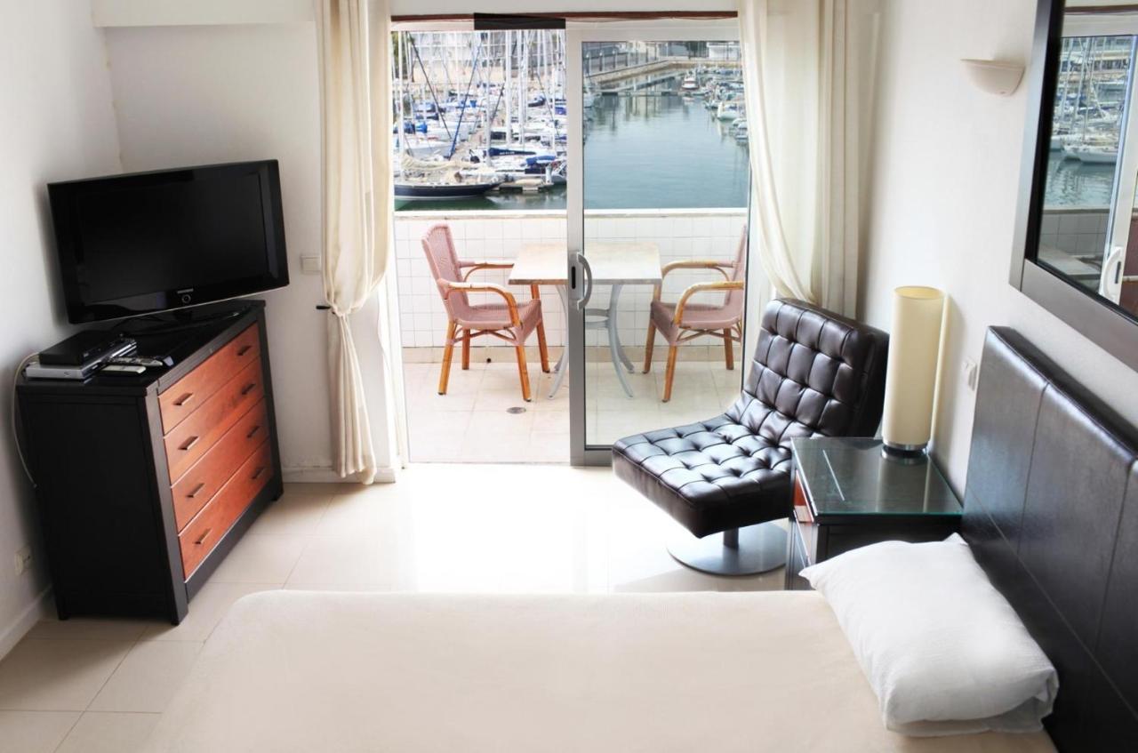Apartment With Marina Views Near Beaches