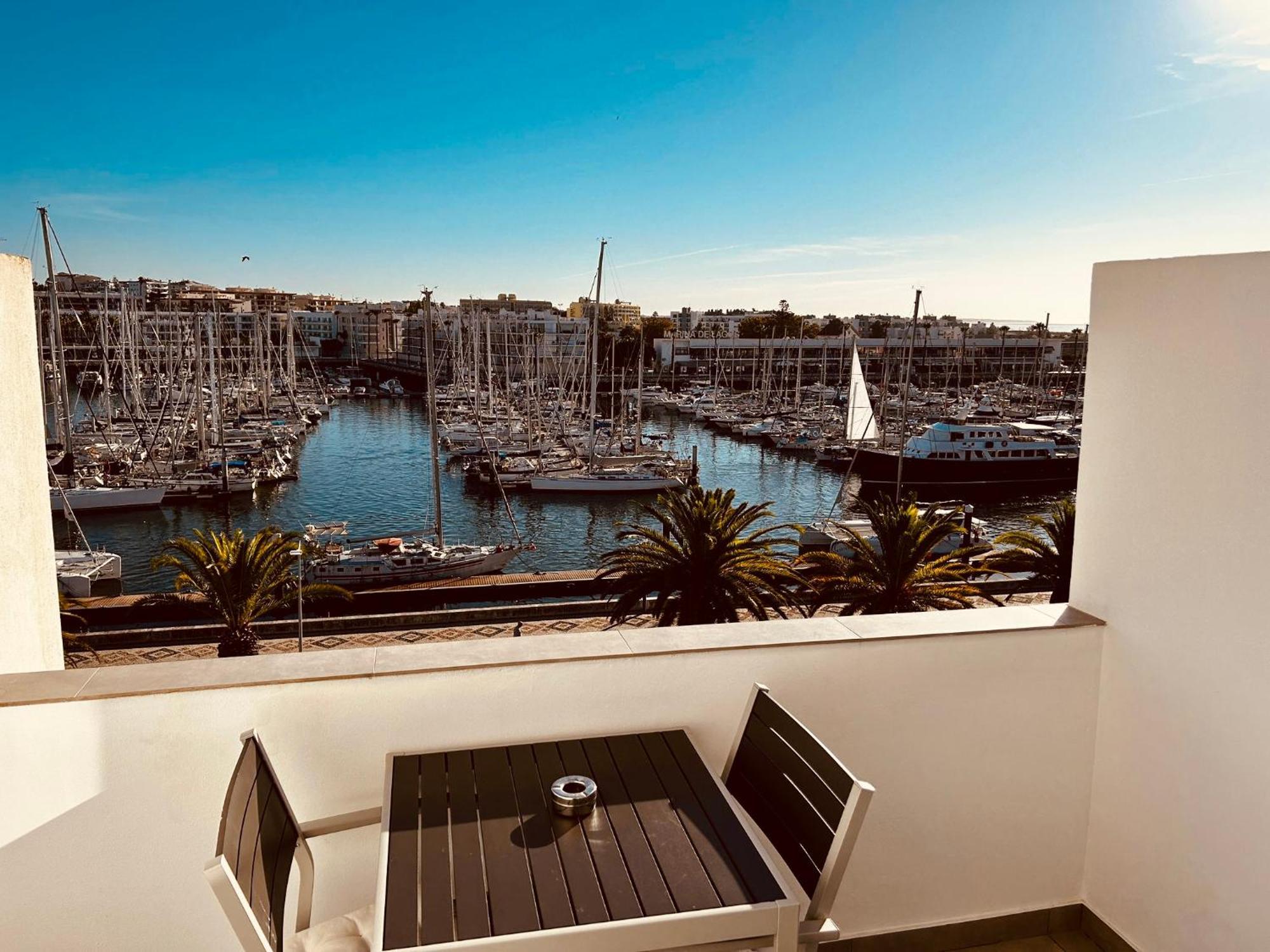 Apartment With Marina Views Near Beaches *