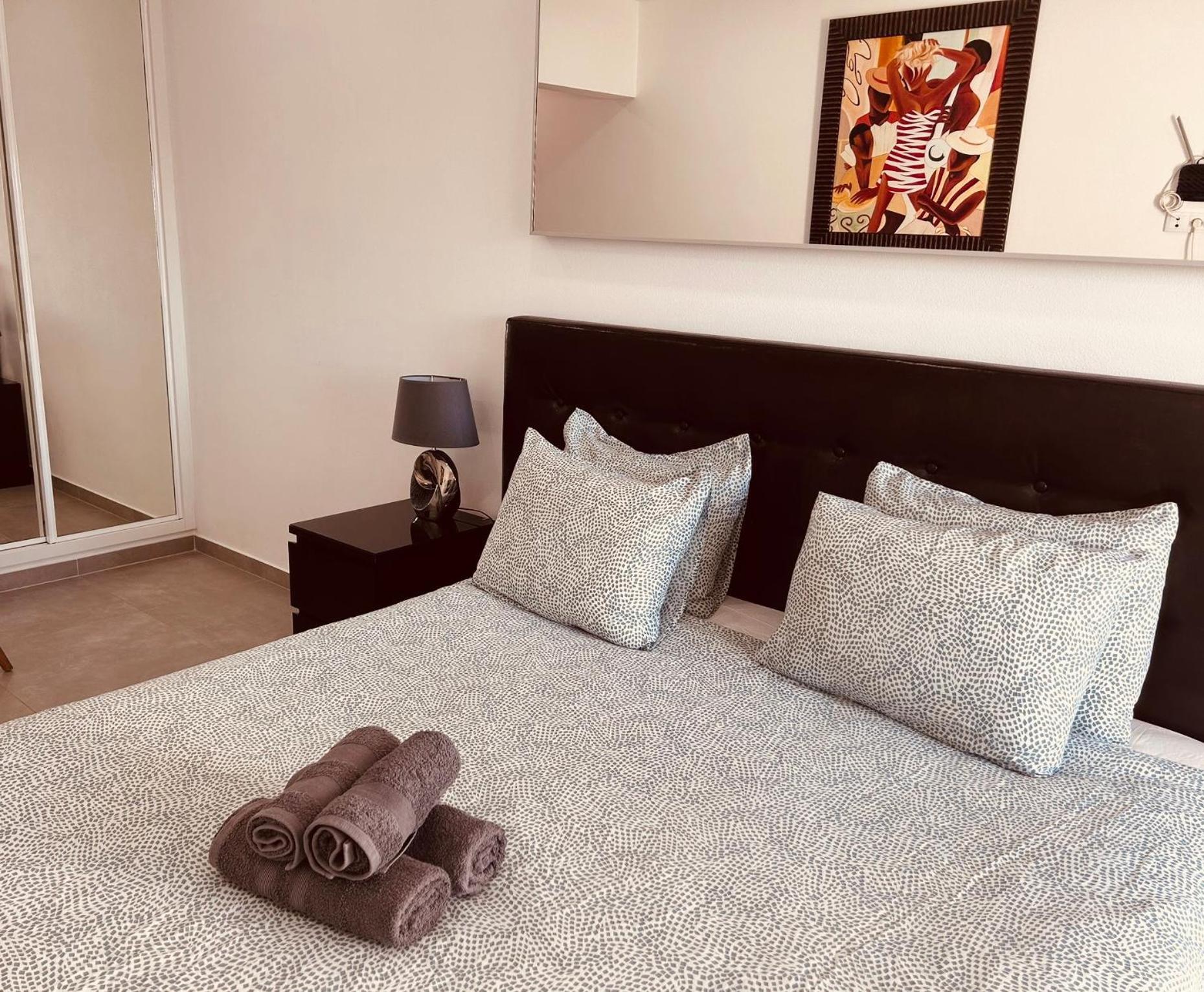 Apartment With Marina Views Near Beaches *